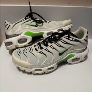 Womens Nike Air Max Plus 'Green
Strike' Green White Black size 7